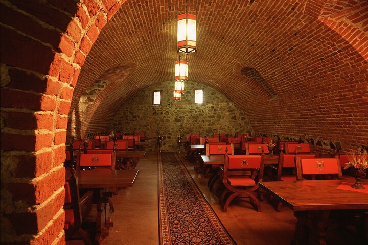Dining 12 of 41