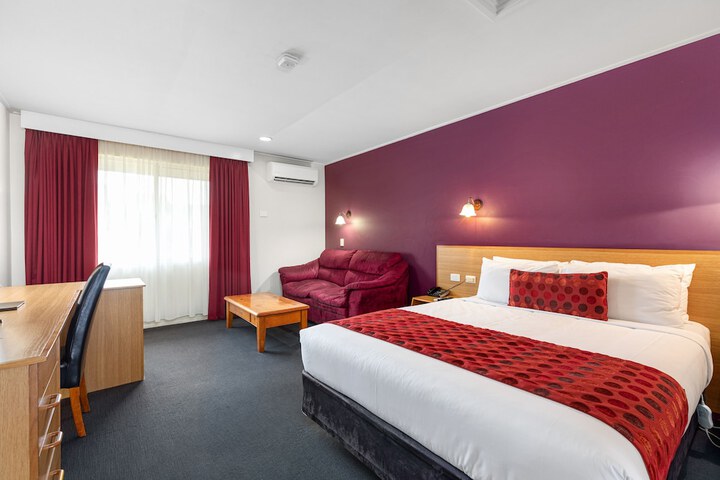 Room 12 of 120