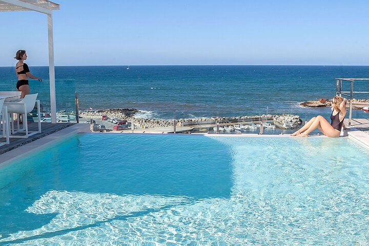 Hotel Pool