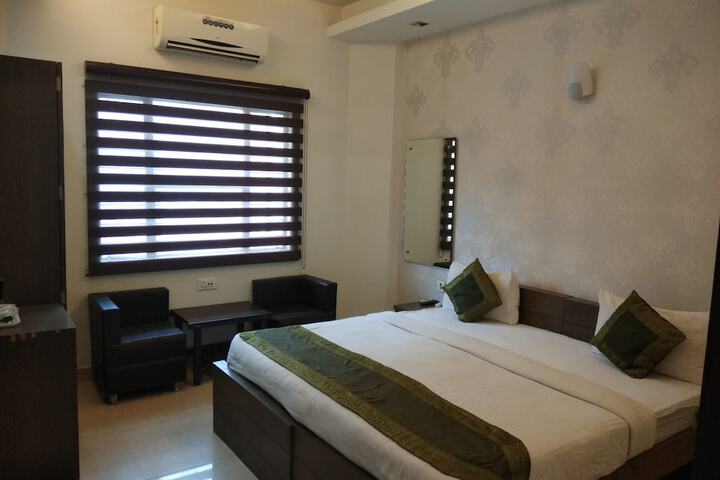 Room 12 of 21