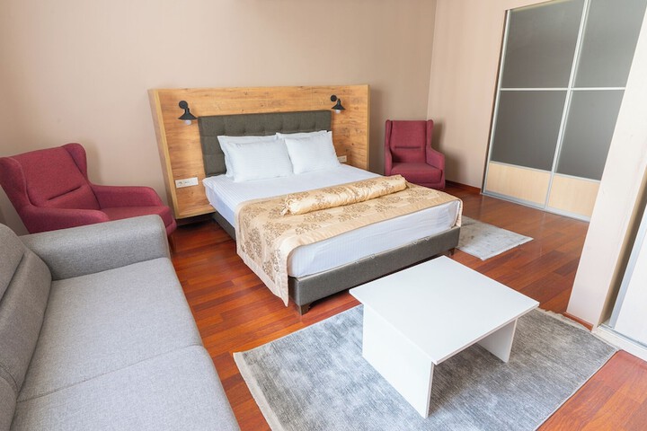 Room 9 of 36