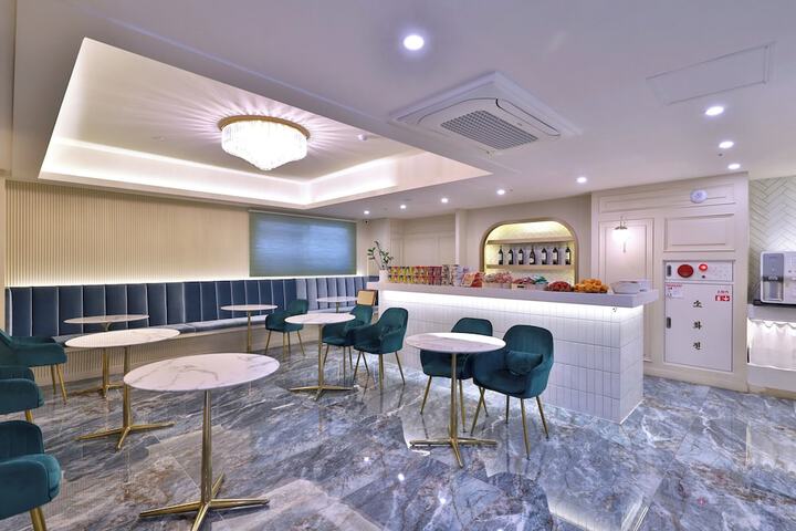 Hotel Interior 6 of 40