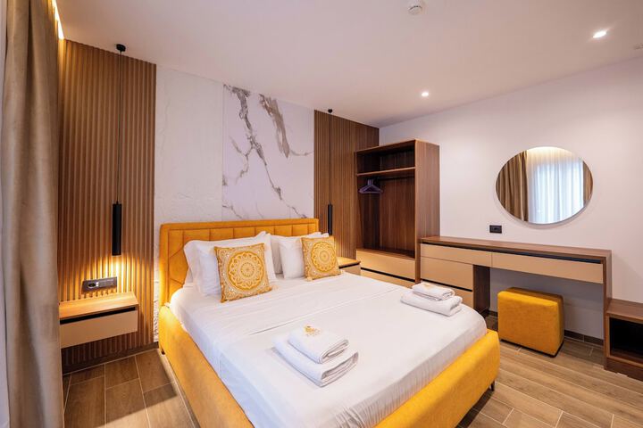 Room 12 of 81
