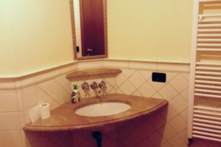 Room 8 of 13