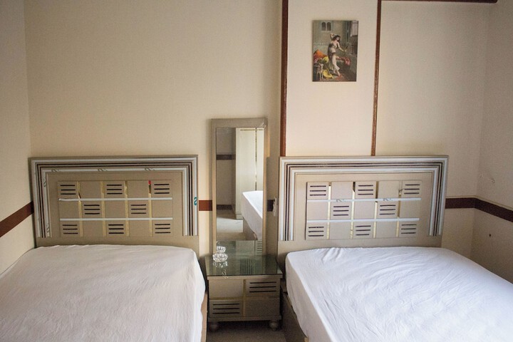 Room 7 of 37