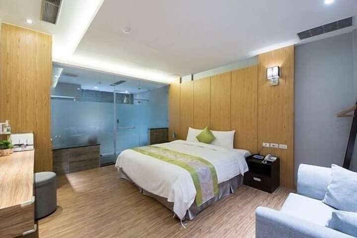Room 17 of 35