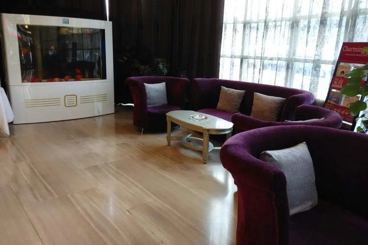 Room 8 of 12