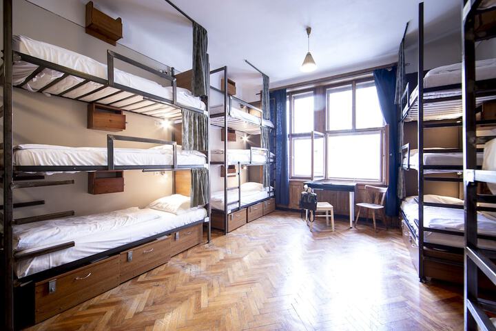 Room 16 of 68