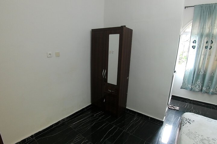 Room 4 of 40