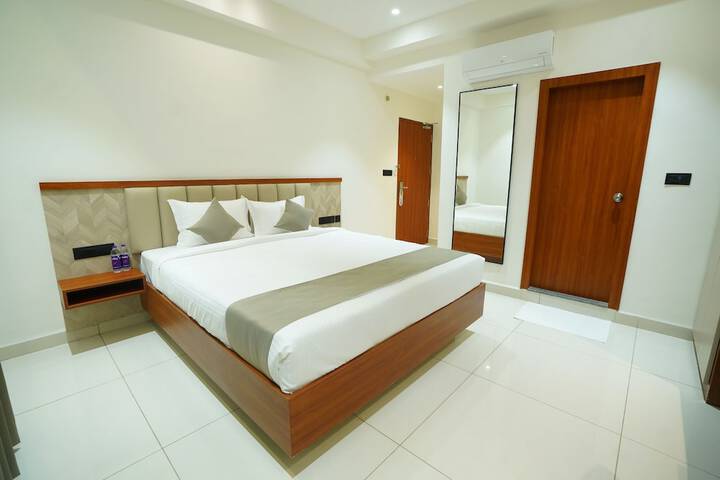 LEONAR HOTEL