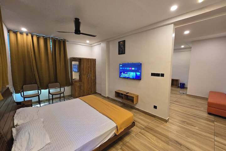 Room 4 of 23
