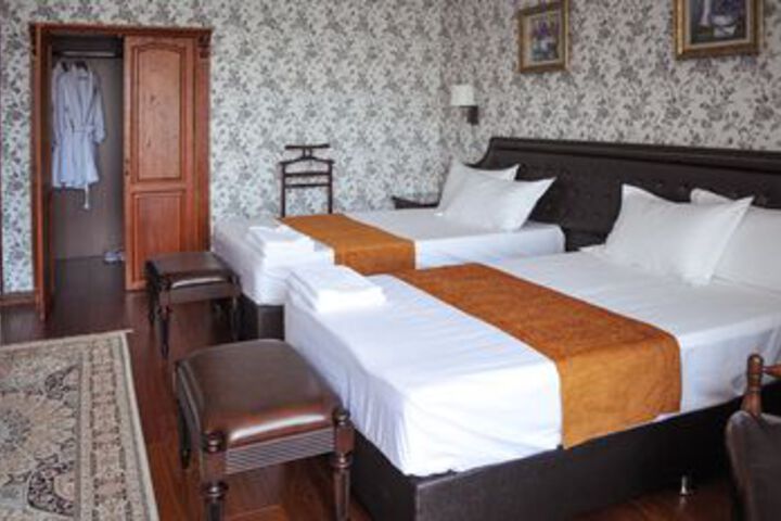 Room 93 of 313