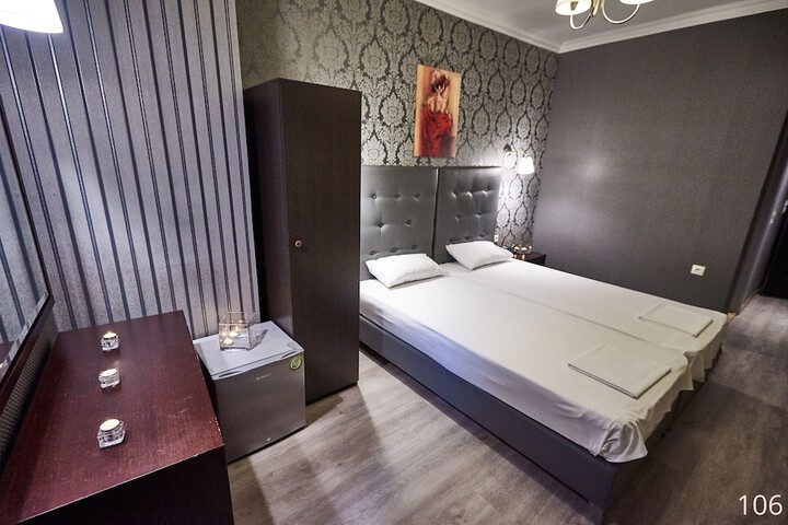 Room 16 of 33