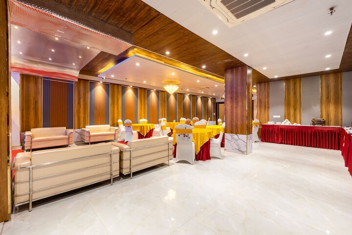 Ballroom/Hall 40 of 45