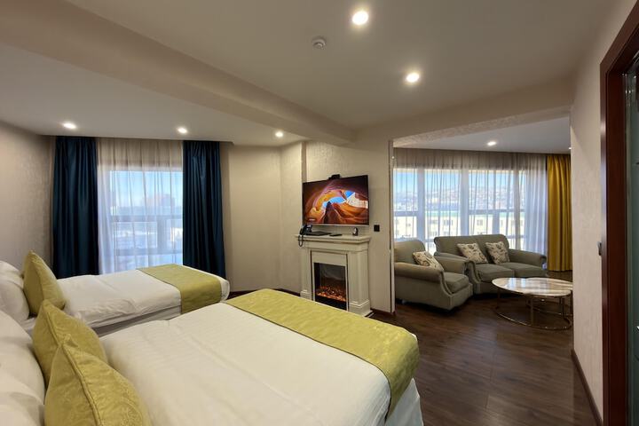 Room 7 of 19