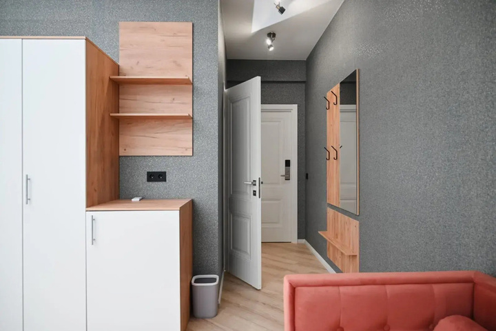 Room 13 of 32