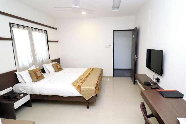 Room 12 of 32