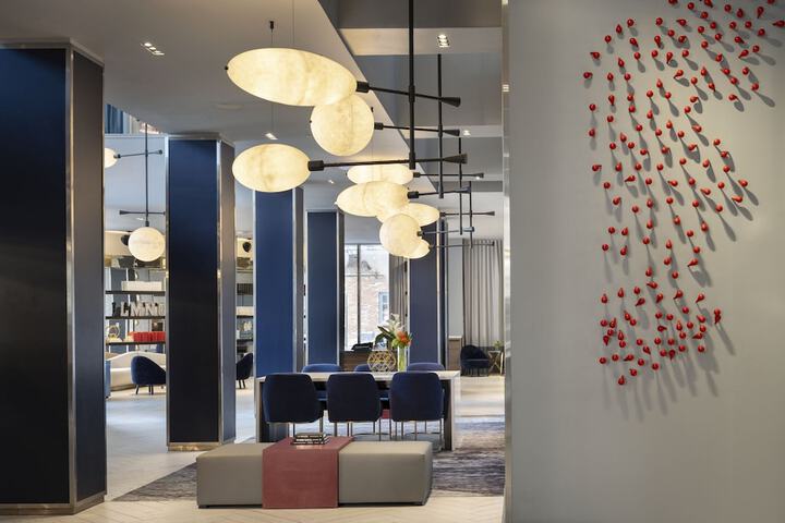 Lobby lounge