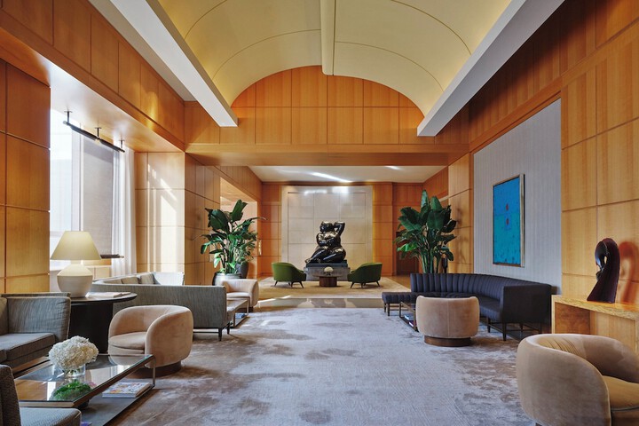 Lobby lounge