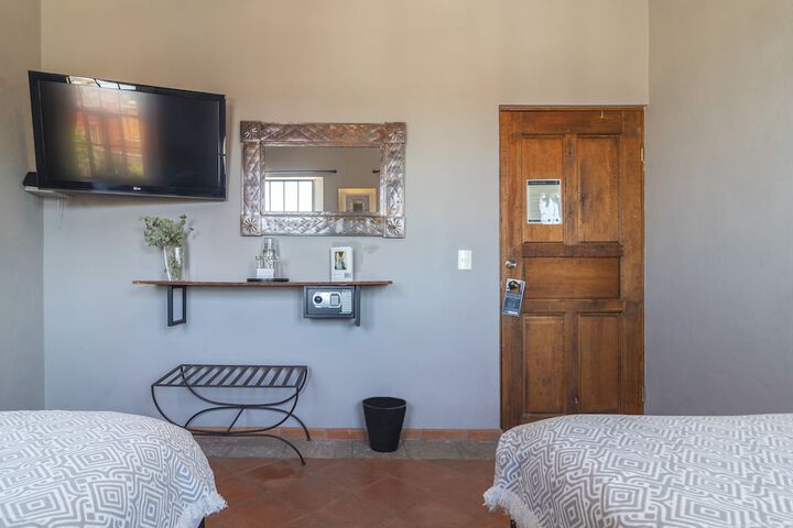 Room 12 of 148