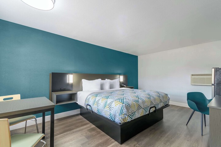 Room 7 of 26