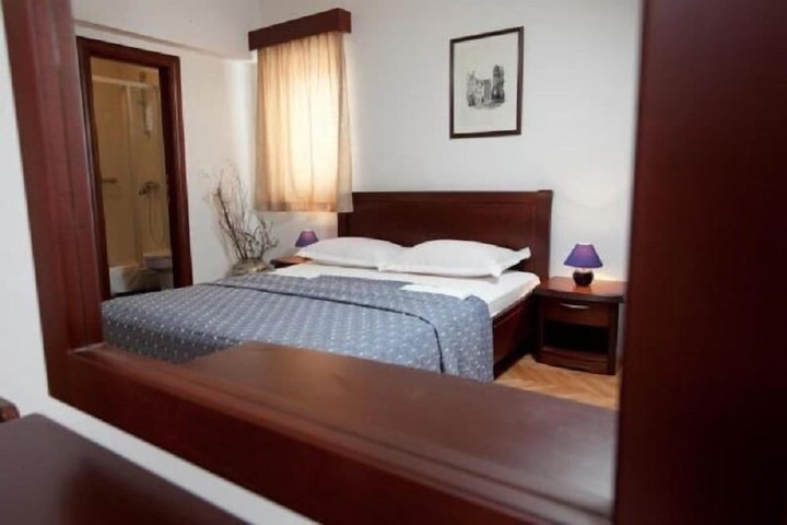 Room 10 of 35