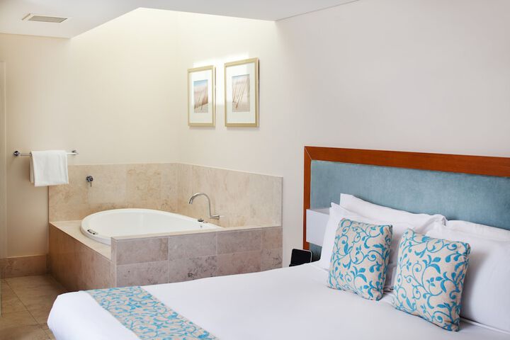 Room 3 of 41