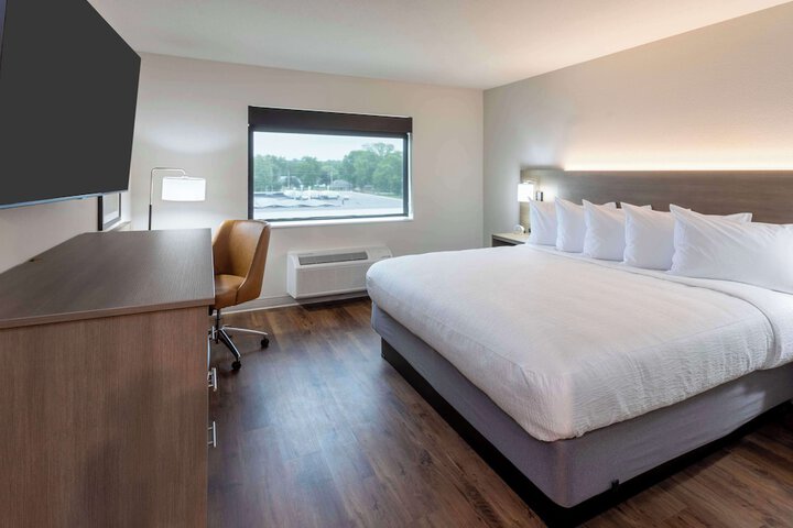 Room 8 of 27