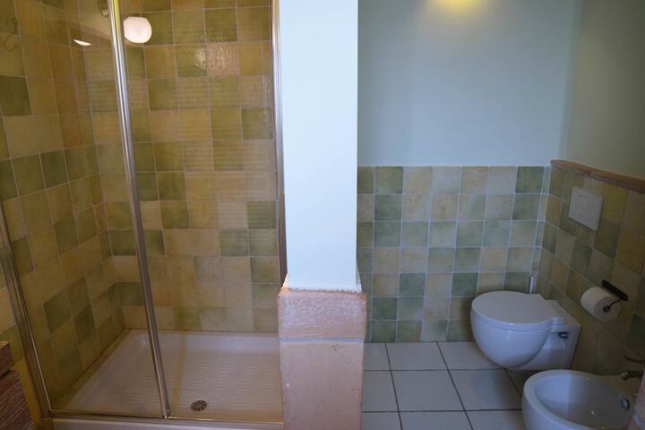 Room 16 of 34