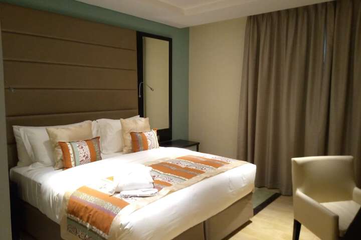 Room 6 of 42