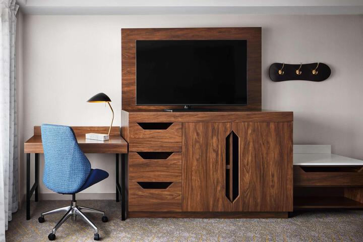 2 Queen Beds (2 of 6)