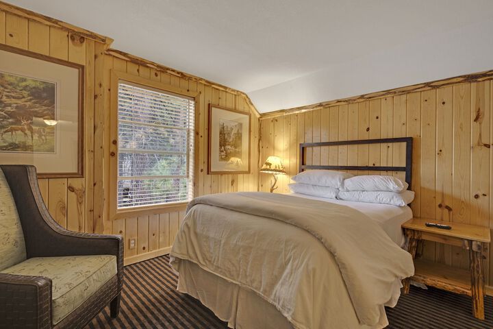 Deluxe King Bed (43 of 45)