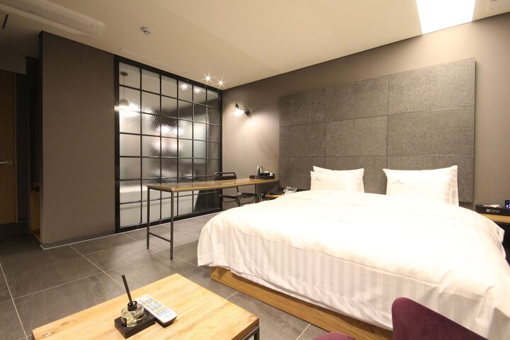 Room 35 of 59