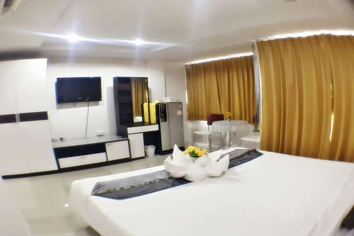 Room 6 of 94