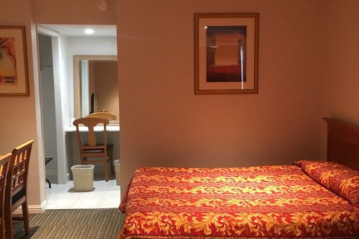 Room 3 of 22