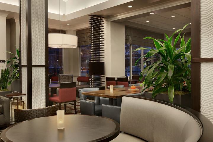 Lobby lounge