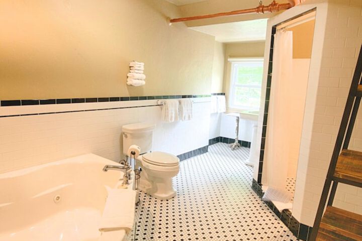 Room 205 of 243