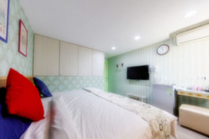 Room 53 of 67