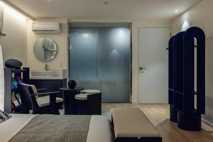 Room 93 of 177