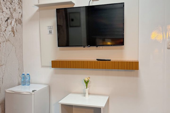 Room 6 of 11
