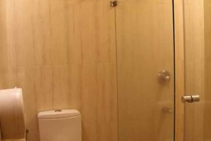 Room 18 of 37