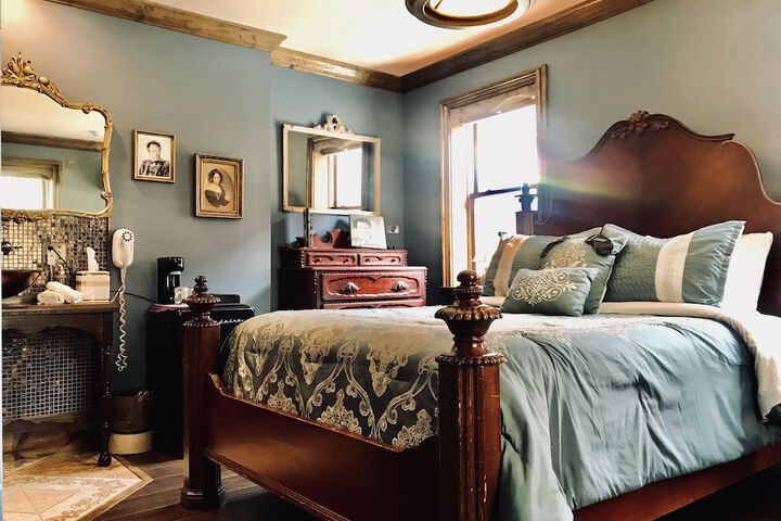 Room 4 of 95
