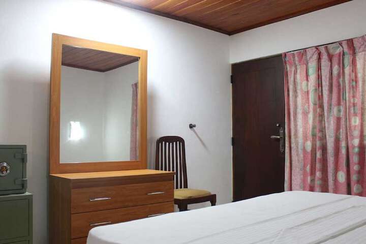 Room 8 of 84