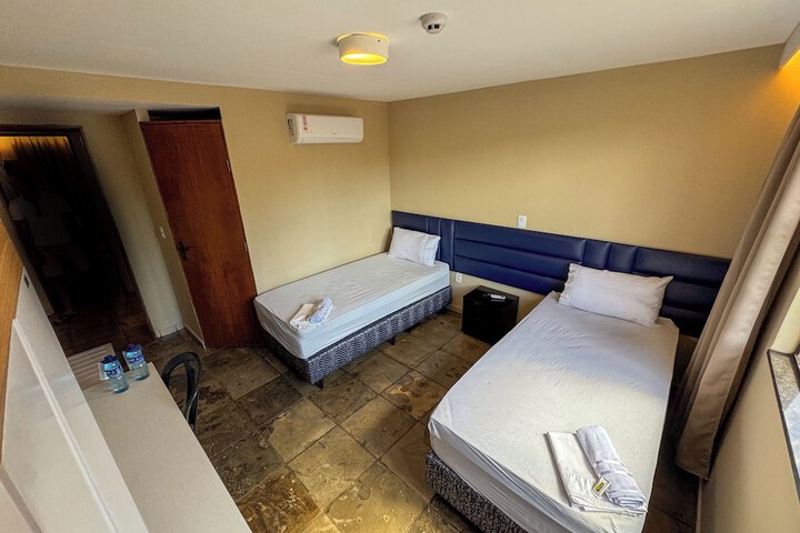 Room 7 of 24