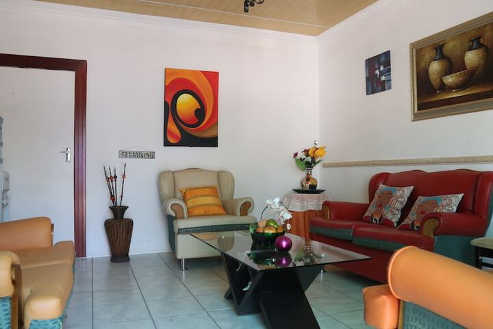 Lounge 52 of 68