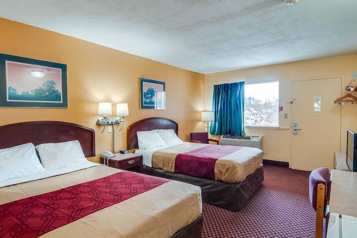 Room 10 of 27