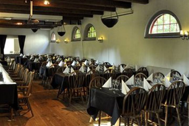 Dining 15 of 82