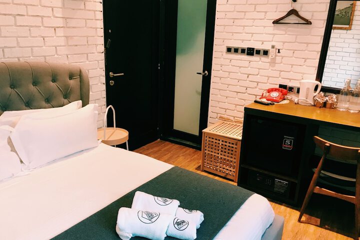 Room 4 of 49