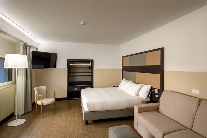 Room 50 of 86