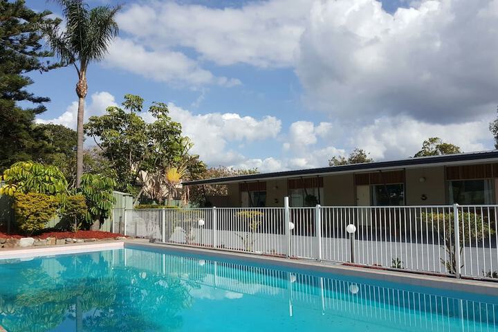 Belmont Palms Motel